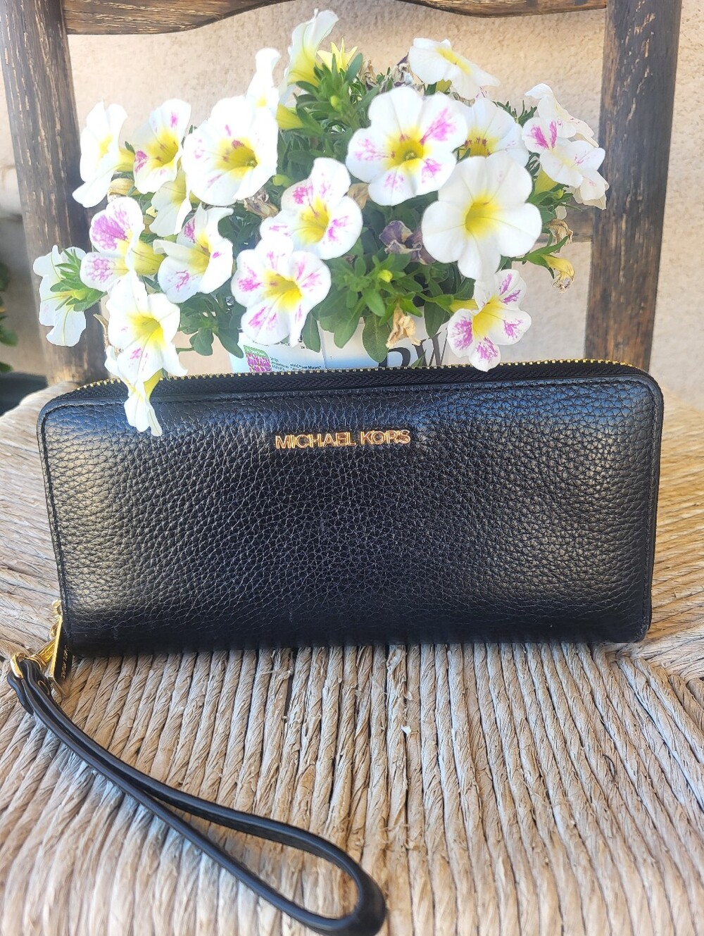 Michael Kors Jet Set Continental Black Leather Zip Around Wallet. Gold Hardware